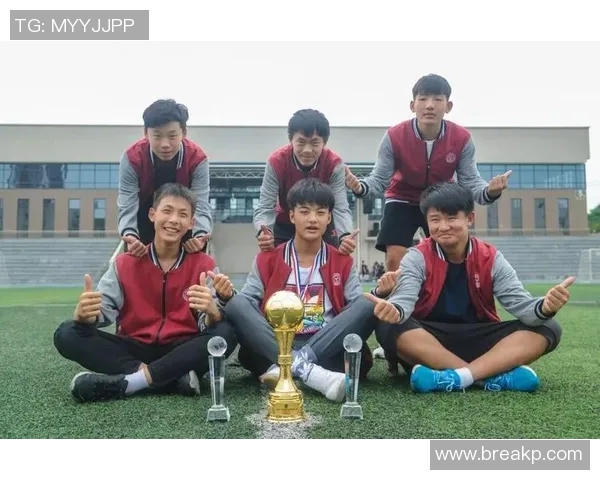 上海足球队的蜕变与成长之路：世界杯背后的奋斗与梦想