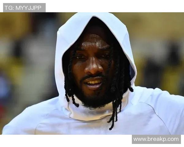 黑人脏辫足球明星的传奇人生与场上风采揭秘